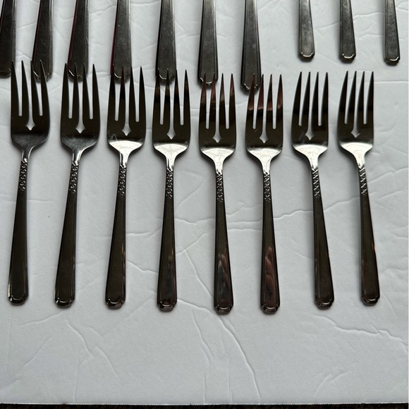 Service Of 8 OneidaCraft Flight Deluxe Stainless  Discontinued Silverware 40 Pcs - Picture 6 of 8